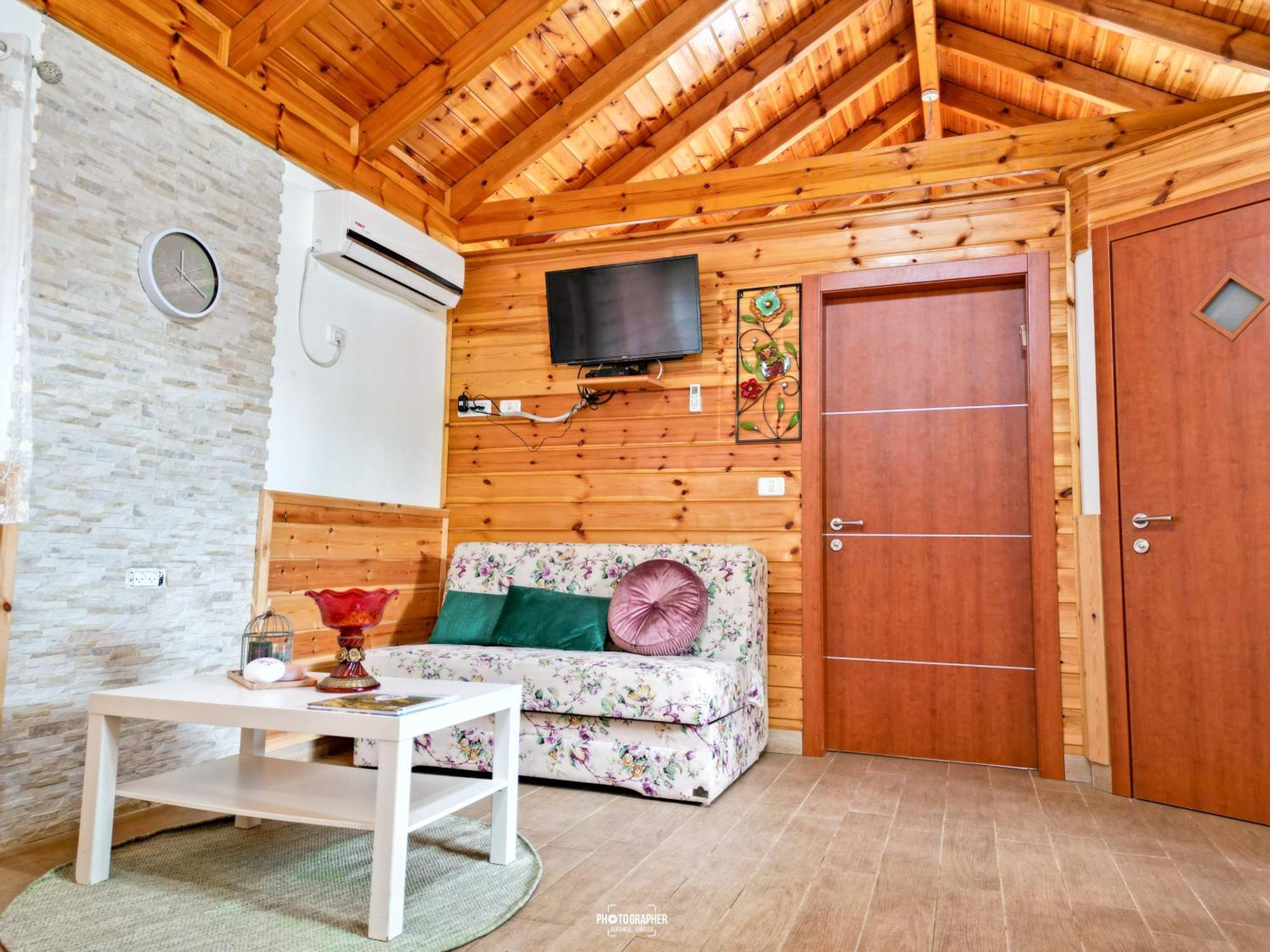 The Wooden Rose Cabins Bezet 객실 사진