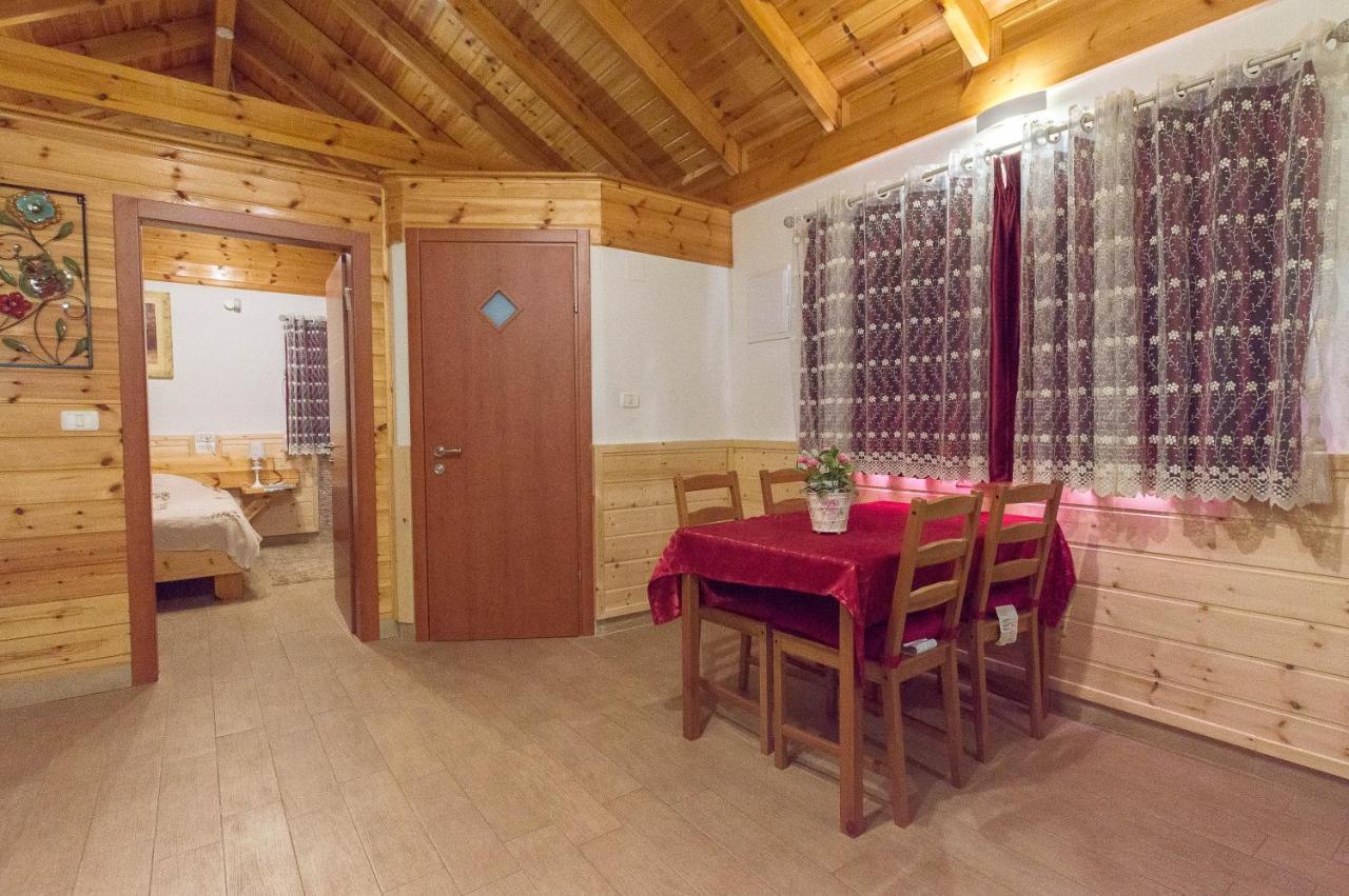The Wooden Rose Cabins Bezet 외부 사진
